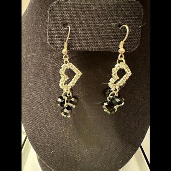 Add Elegance to Your Look with Dangling Heart and Black Jewels Earrings! - Picture 2 of 2